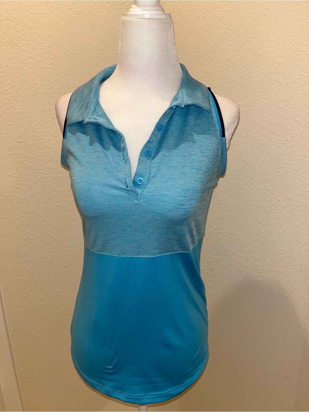 Under Armour Women’s Zinger Two-Tone Aqua Golf Tank Top